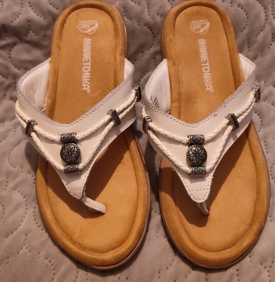 Like-New Minnetonka Sandals Sz 7M - Picture 1 of 8
